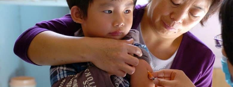 Barn får vaccin
